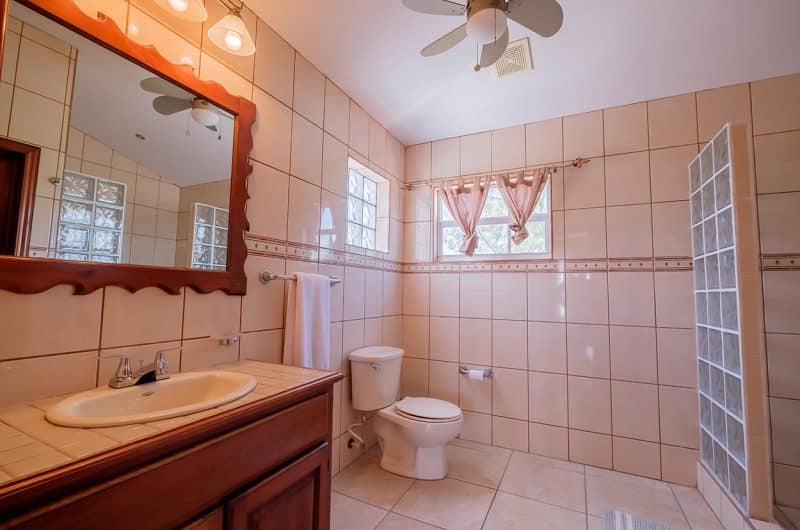 Ambergris Lake Villas - 3 Bedroom Oceanview - Bathroom 3