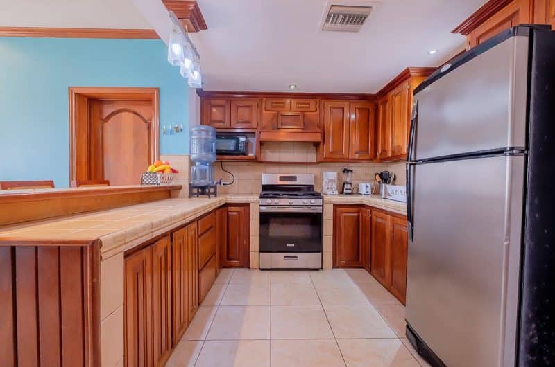 Ambergris Lake Villas - 3 Bedroom Oceanview - Kitchen 2