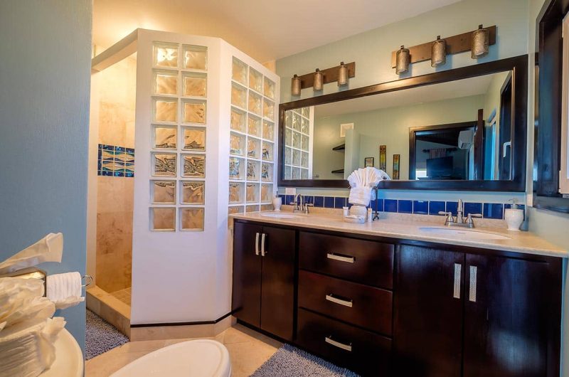 Wataview Beachfront Estate Bathroom