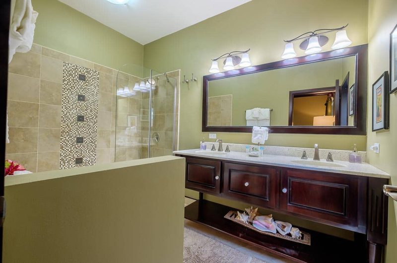 Wataview Beachfront Estate Bathroom