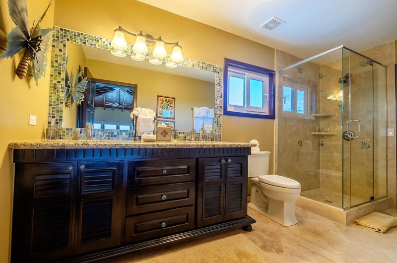 Wataview Beachfront Estate Bathroom
