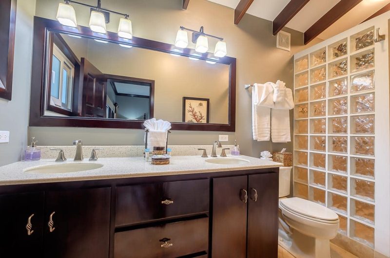 Wataview Beachfront Estate Bathroom