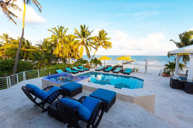 Wataview Beachfront Estate Pool